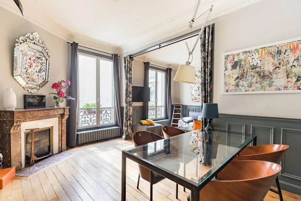 Апартаменты Spacious And Bright 2 Bedroom Apartment, Typically Parisian, Montmartre-Opera, Central Париж