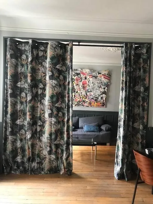 Spacious And Bright 2 Bedroom Apartment, Typically Parisian, Montmartre-Opera, Central Parigi